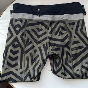 Lululemon black/green zigzag leggings